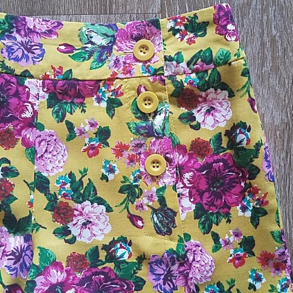 Forever 21 High Waist Floral Shorts - Picture 2 of 3